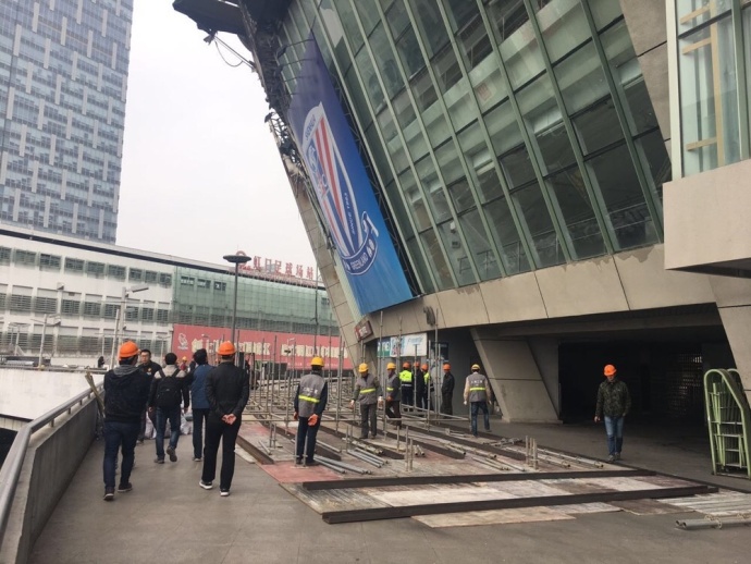 报道还透露，其实是泰尔齐奇和罗伊斯多年关系很不错，而且属于同一家经纪公司。
